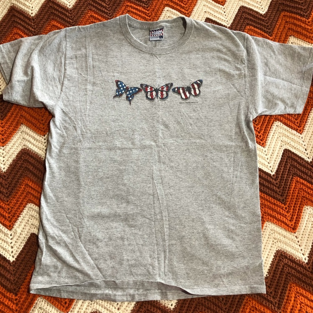 Vintage y2k butterfly graphic tee shirt